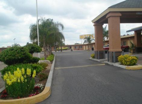 Village Inn Tulare Esterno foto