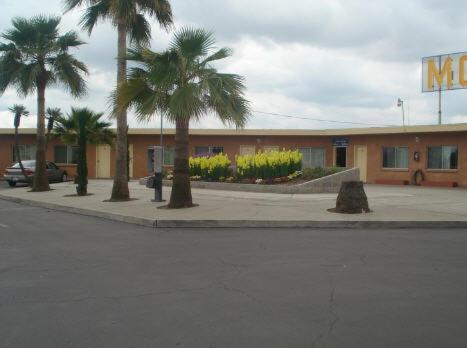 Village Inn Tulare Esterno foto
