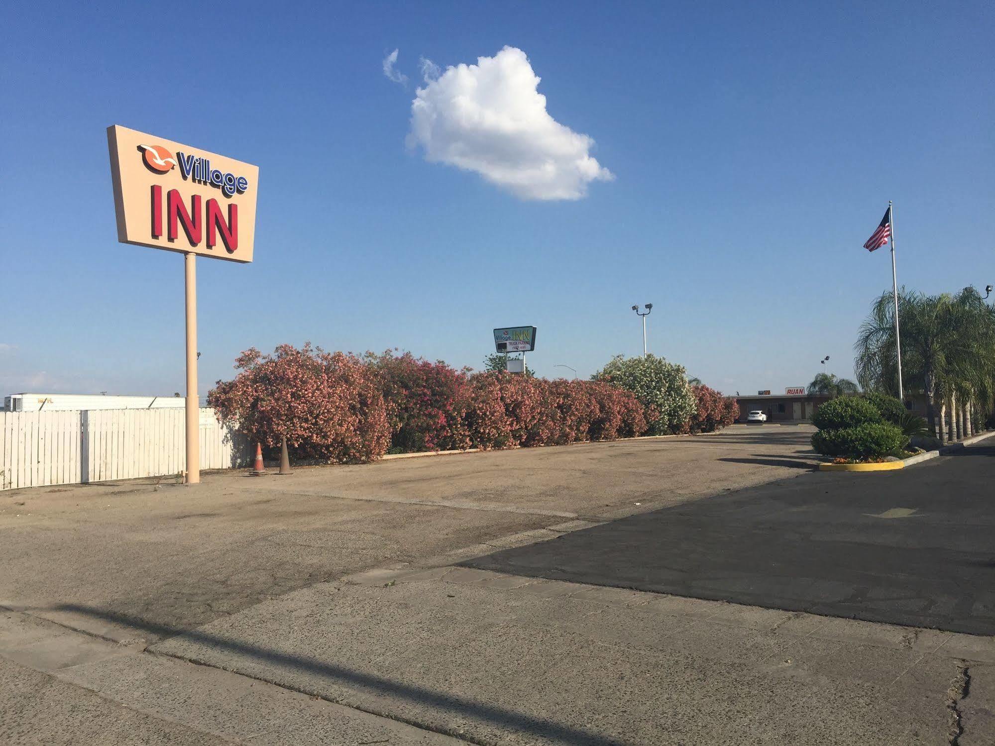 Village Inn Tulare Esterno foto